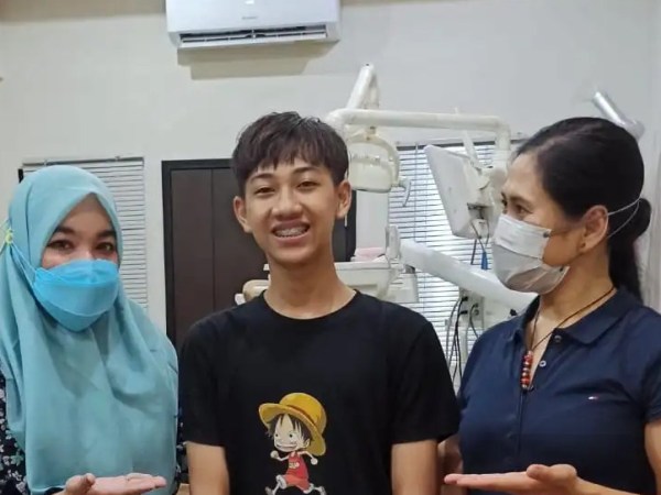 Mit fester Zahnspange für eine Zukunft ohne&nbsp;Schmerzen